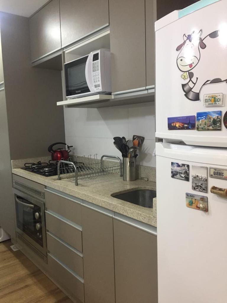 2 quartos, ar condicionado, vaga coberta, condomínio com piscina Apartment in Florianopolis