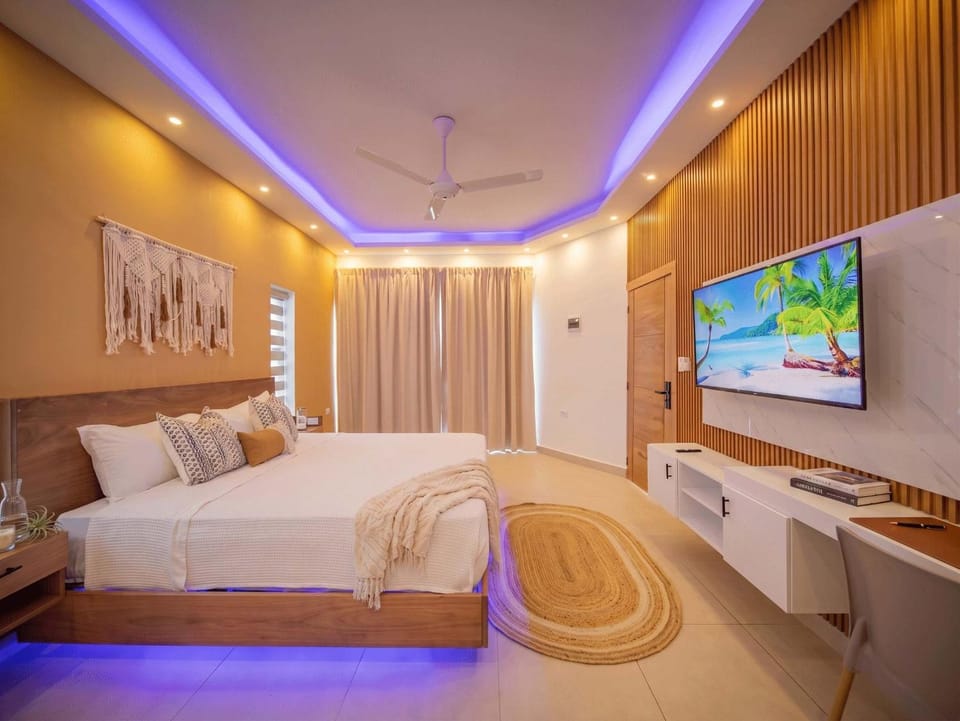 Green Palace 7 Bedroom Villa in Sosua with Security Villa in Sosua