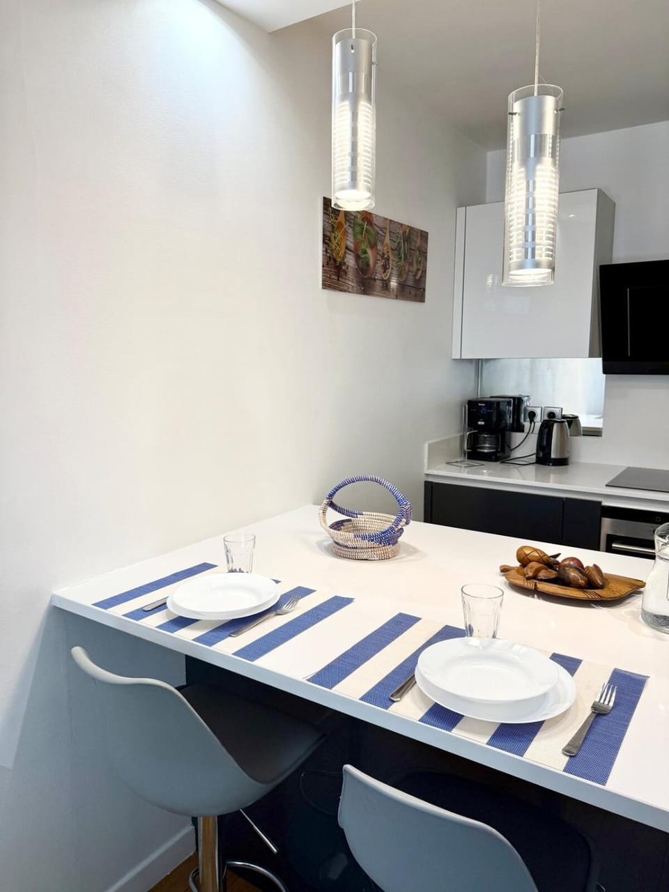 Kitchen or kitchenette, Dining area, stove