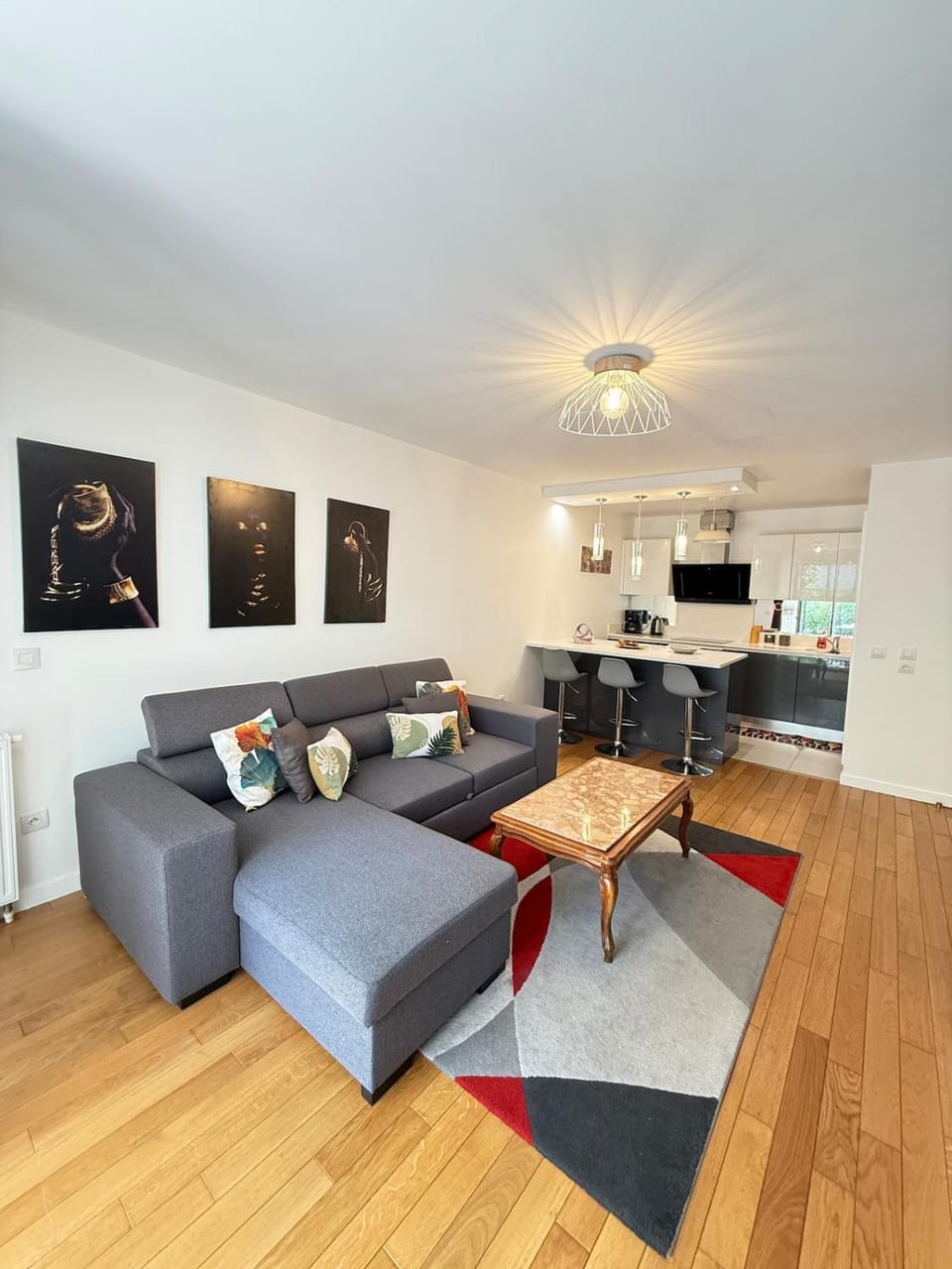 TV and multimedia, Kitchen or kitchenette, Living room, Dining area