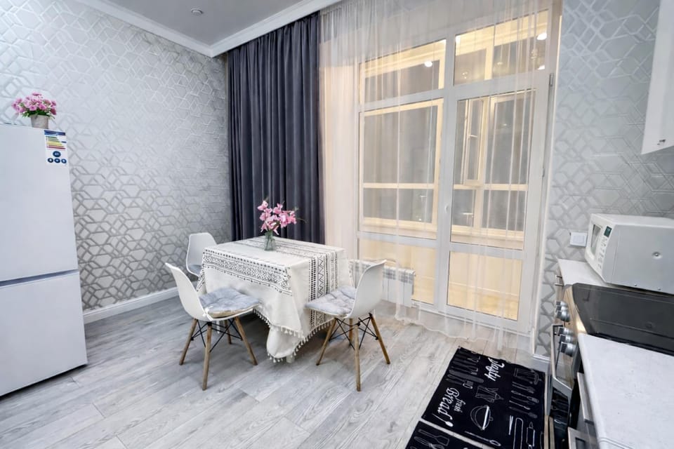 Kitchen or kitchenette, oven