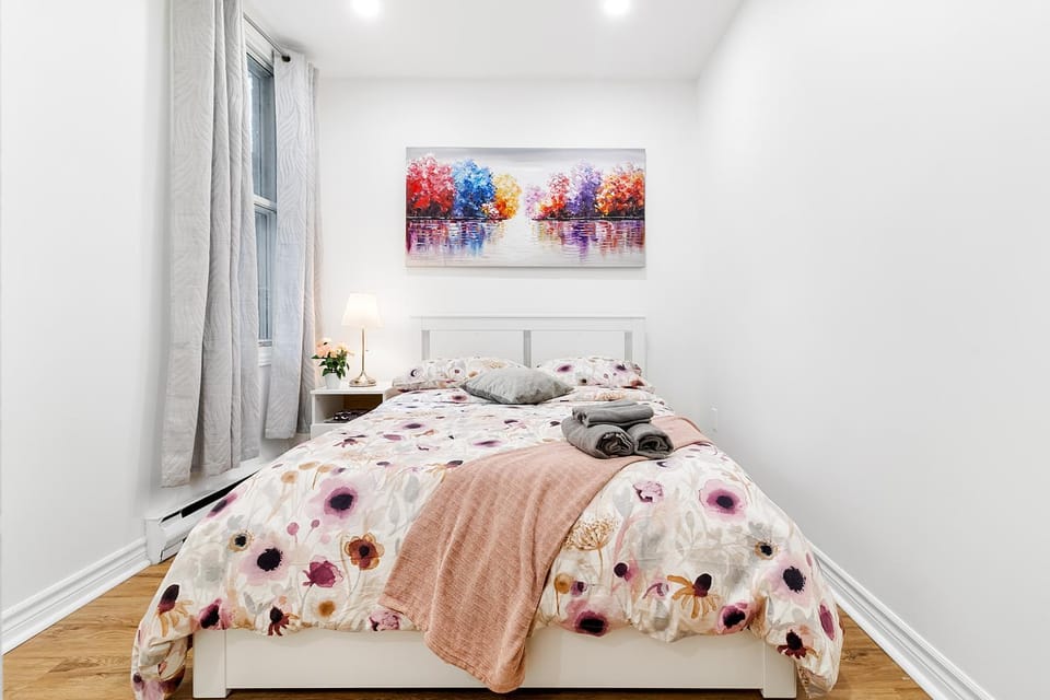 Bed, Photo of the whole room, Bedroom