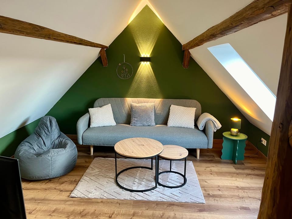 Living room, Seating area