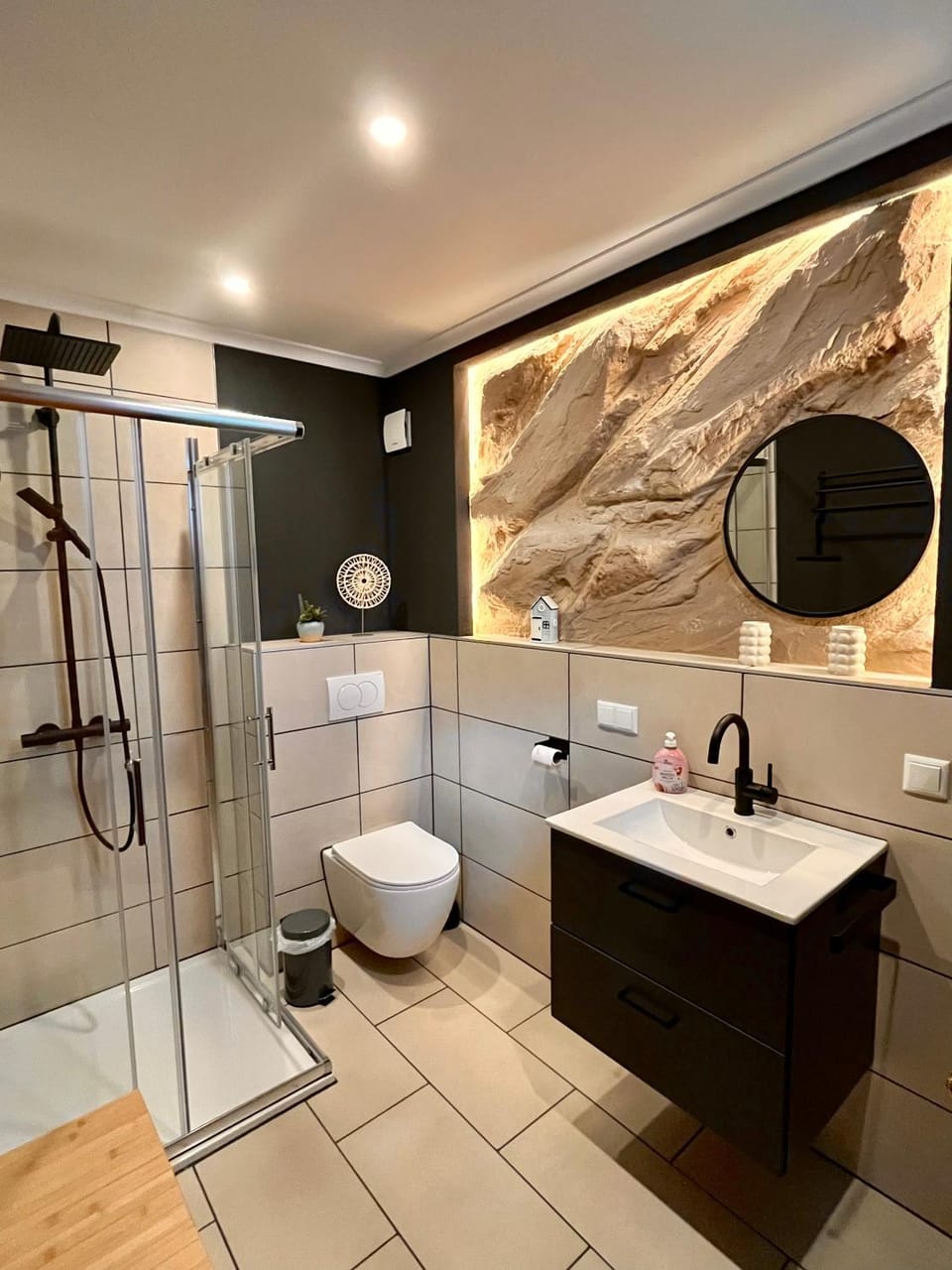 Shower, Toilet, Bathroom, towels