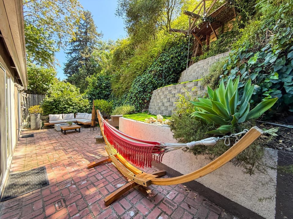 Bel Air - Getty Area Hideaway near Sunset Blvd & UCLA House in Westwood