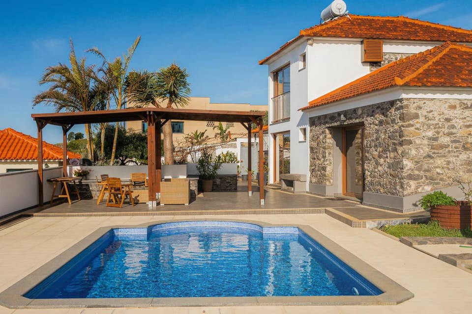 Property building, Patio, Balcony/Terrace, Swimming pool