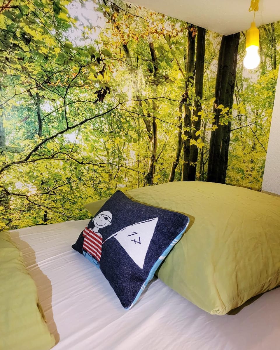 Highlights-Play area in children's room! Terrace-park, indoor pool, sauna, hiking, PingPang, table-football, tennis, free parking Apartment in Baden-Württemberg