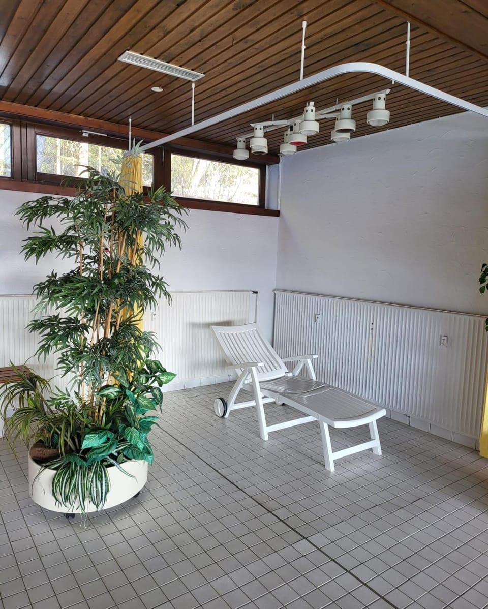Highlights-Play area in children's room! Terrace-park, indoor pool, sauna, hiking, PingPang, table-football, tennis, free parking Apartment in Baden-Württemberg