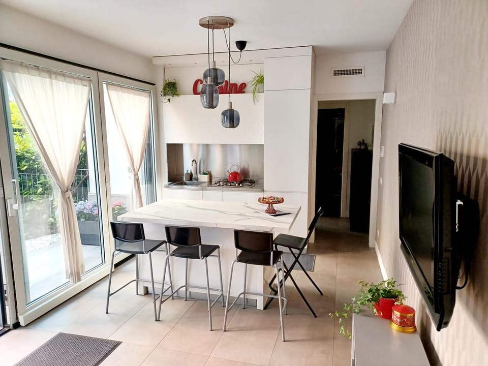 Communal lounge/ TV room, TV and multimedia, Kitchen or kitchenette, Living room, Dining area