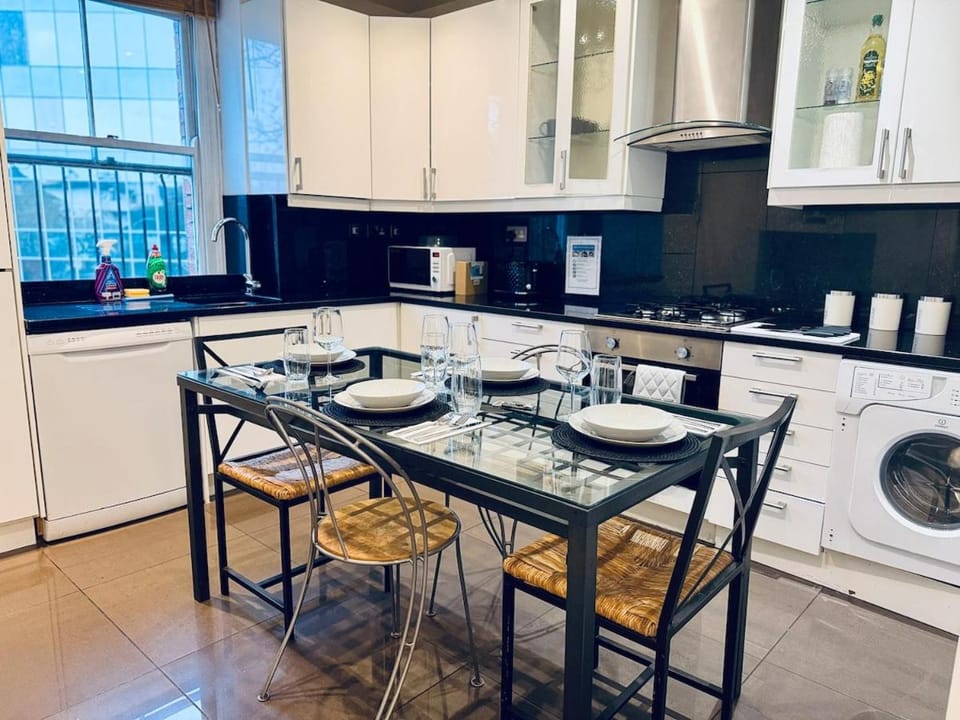 Serene Double room in a shared flat Comfort, Quiet & Central Apartment in London