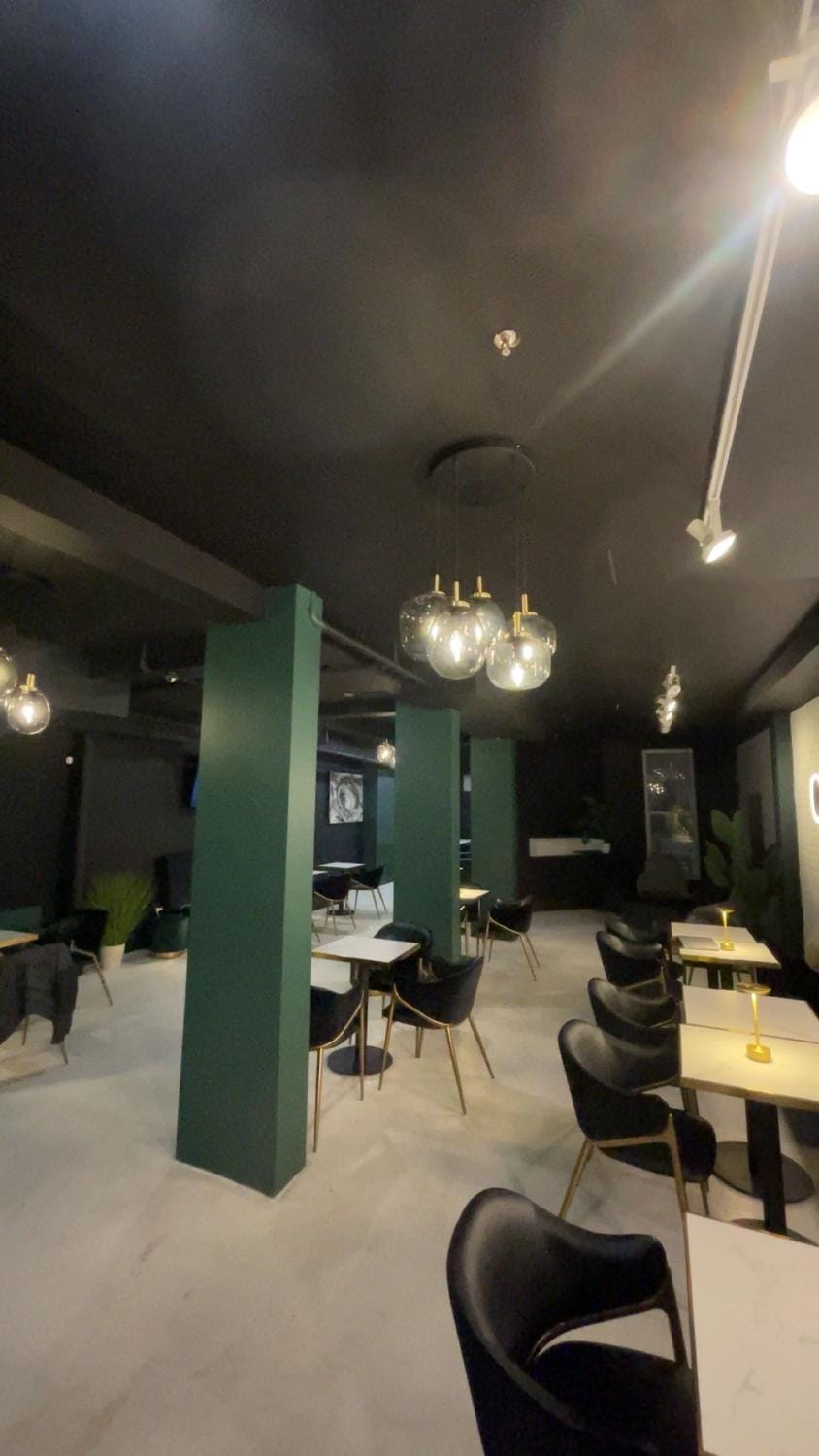 Carbone Apartment in Laval