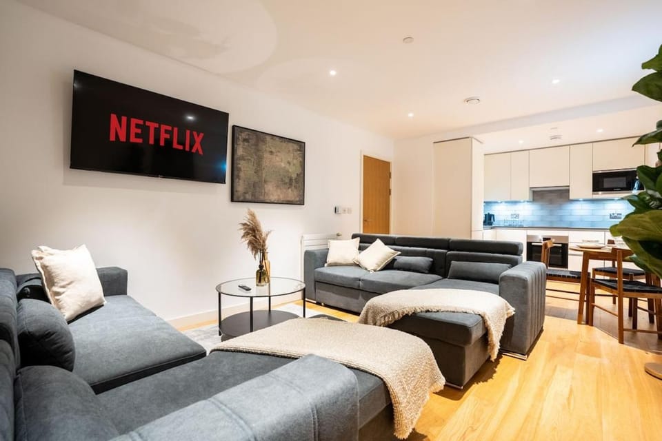 London 1BR Sleeps 6 - Near Stn Apartment in London