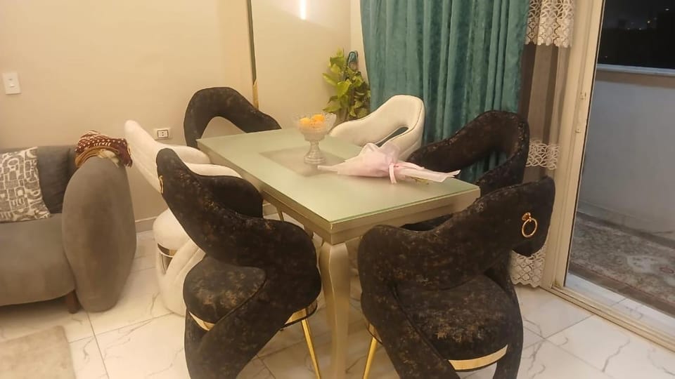 شقه فندقيه بسعر مغري جدا في ميدان لبنان Apartment in Egypt