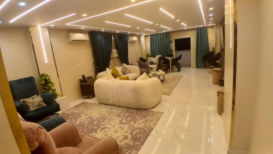 شقه فندقيه بسعر مغري جدا في ميدان لبنان Apartment in Egypt