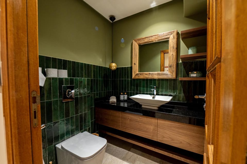 Shower, Toilet, Bathroom, Bath, towels