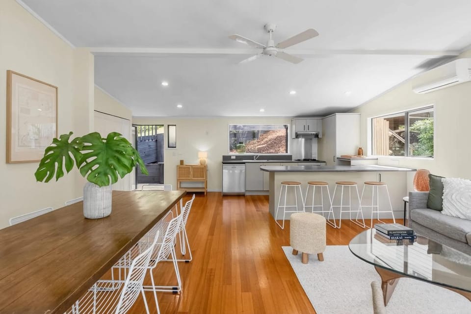 Easy Island Living at Onetangi House in Auckland Region