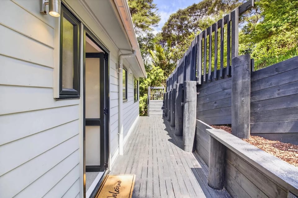 Easy Island Living at Onetangi House in Auckland Region