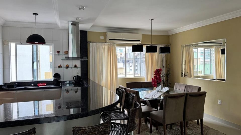 Kitchen or kitchenette, Dining area, air conditioner