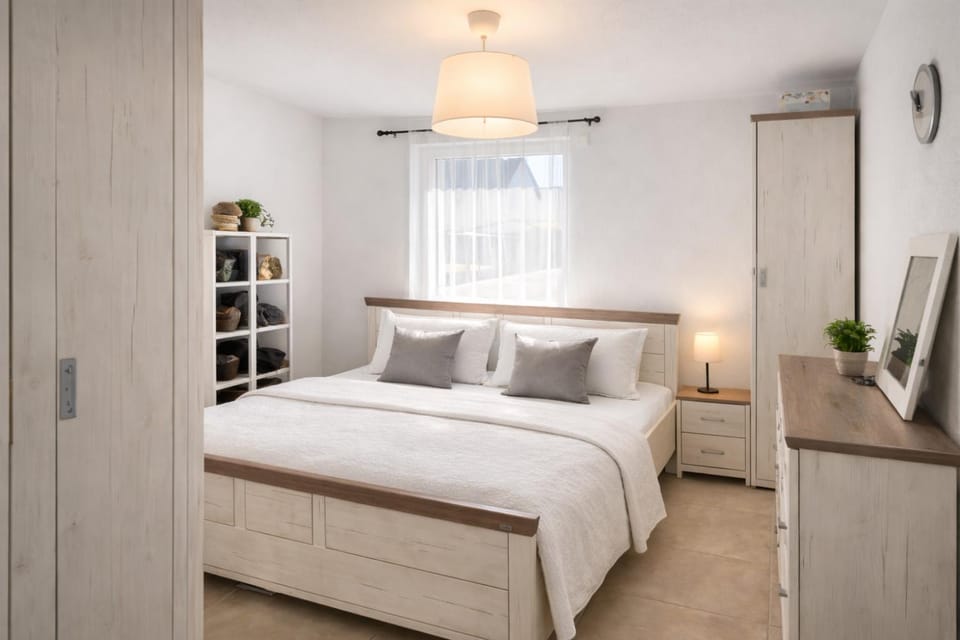 Bed, Photo of the whole room, Bedroom, wardrobe