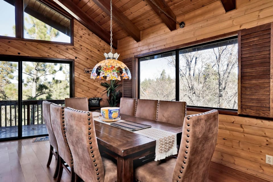 Seating area, Dining area