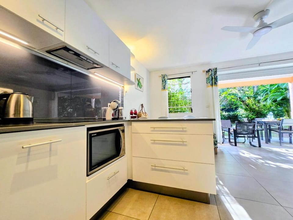 Kitchen or kitchenette, oven