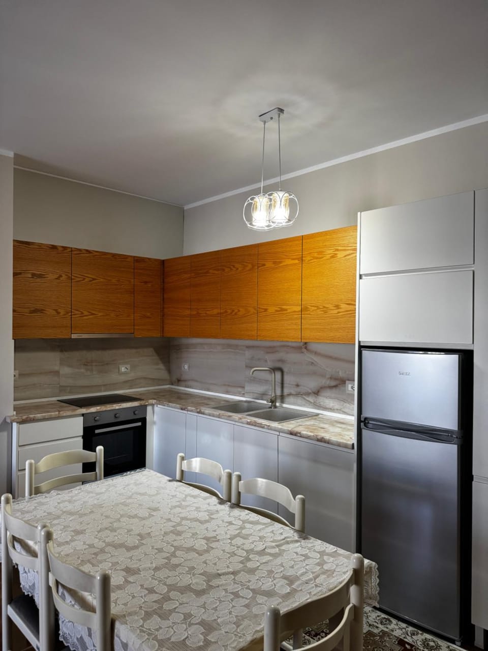 Kitchen or kitchenette, Dining area, oven
