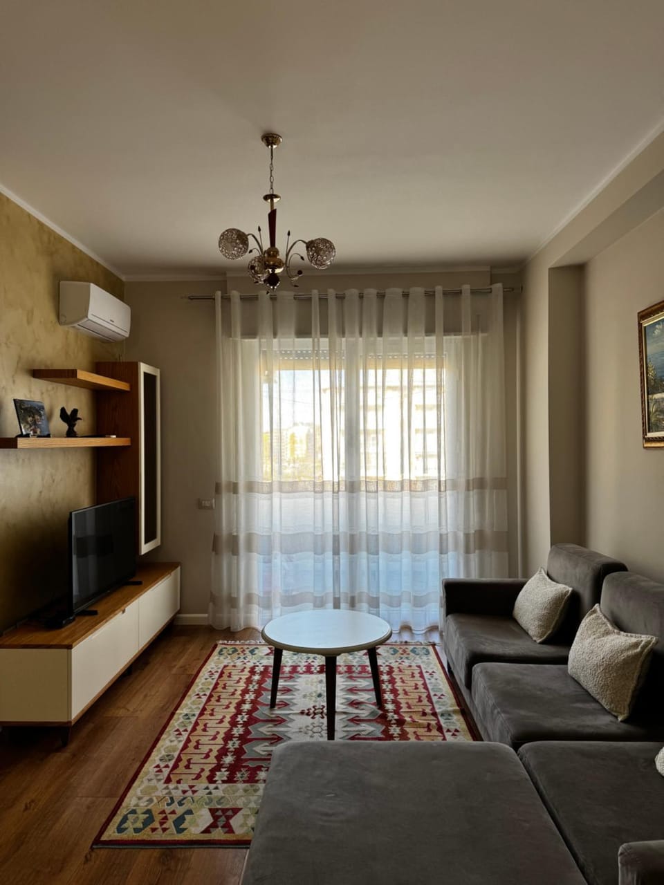 Communal lounge/ TV room, TV and multimedia, Living room, Seating area, Evening entertainment, air conditioner