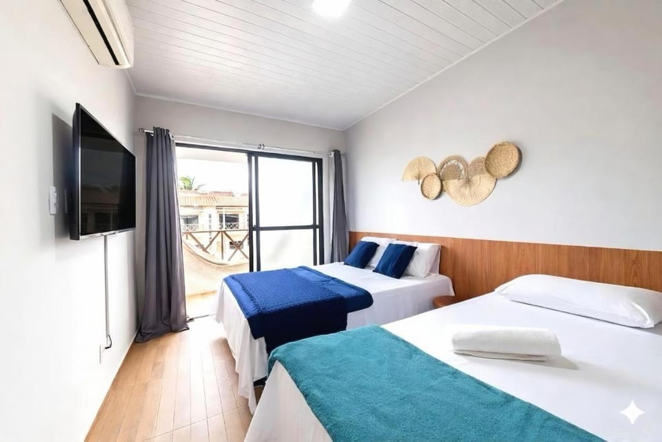 Bed, TV and multimedia, Photo of the whole room, Bedroom, towels, air conditioner