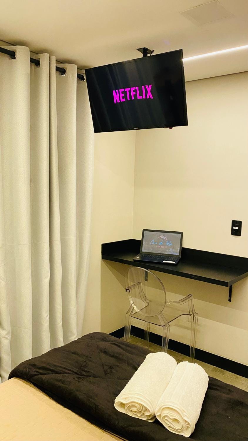 Communal lounge/ TV room, TV and multimedia, Bedroom