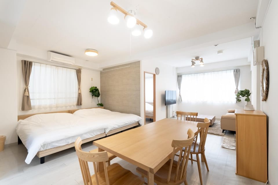 Bed, TV and multimedia, Living room, Dining area, Bedroom