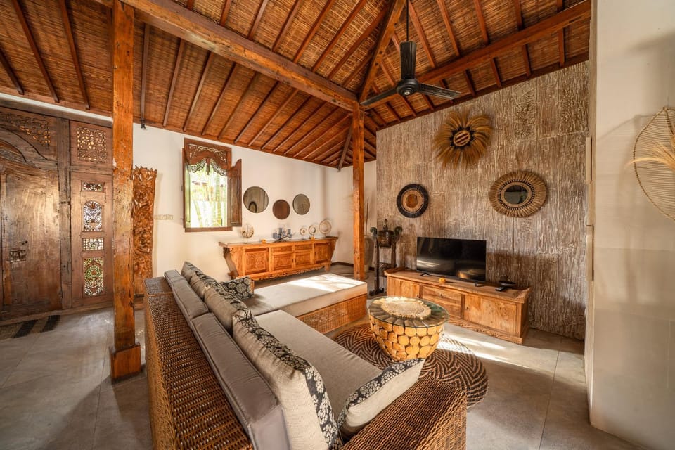 3BDR Villa with Pool Jacuzzi - Canggu Villa in North Kuta