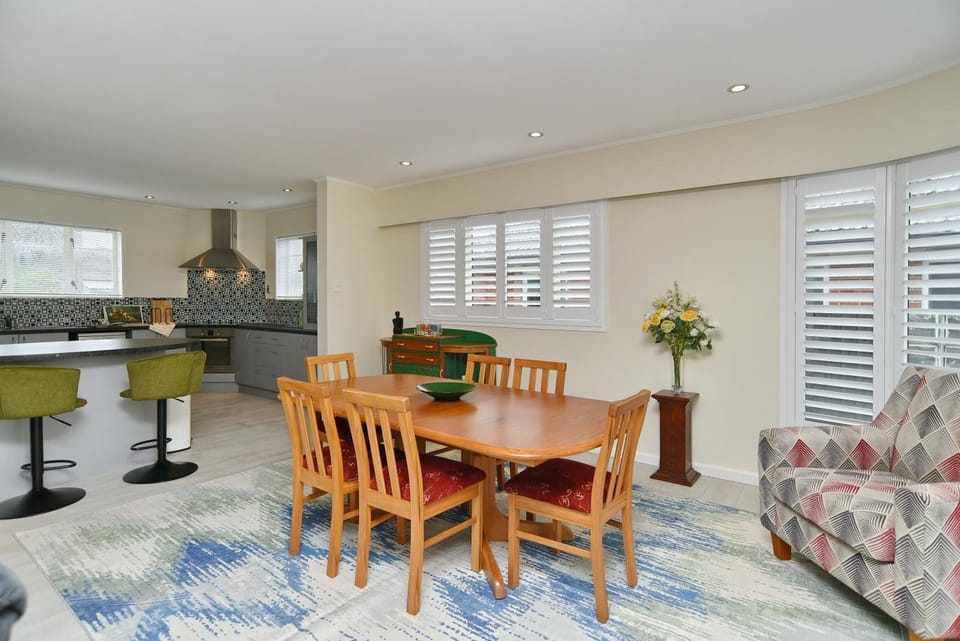 Seating area, Dining area, kitchen