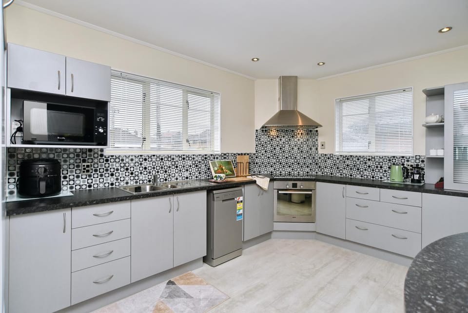 microwave, oven, stove, kitchen