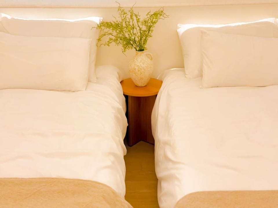 Photo of the whole room, Bedroom