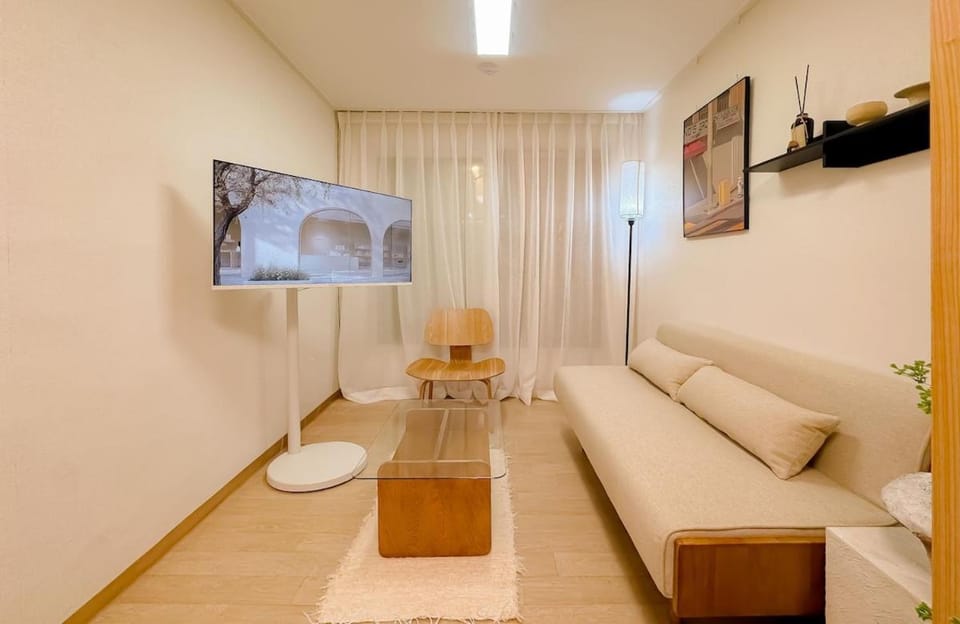Communal lounge/ TV room, Living room