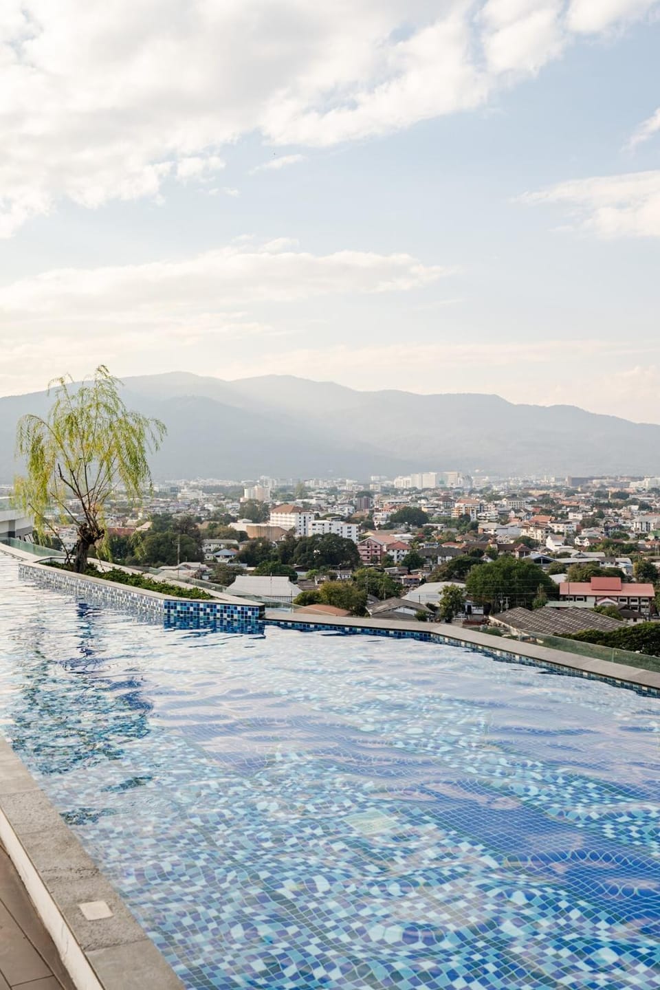 Top floor infinity pool apartment 11F complex 2BR Vacation preferred Free fitness Swimming Sauna Long-term rental Apartment in Chiang Mai