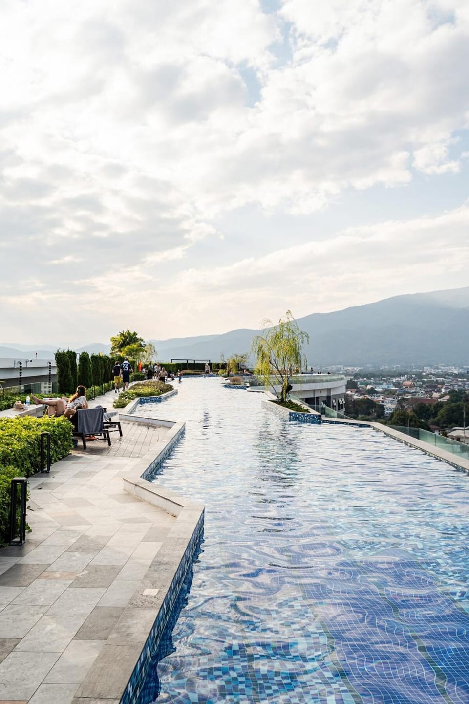 Top floor infinity pool apartment 11F complex 2BR Vacation preferred Free fitness Swimming Sauna Long-term rental Apartment in Chiang Mai