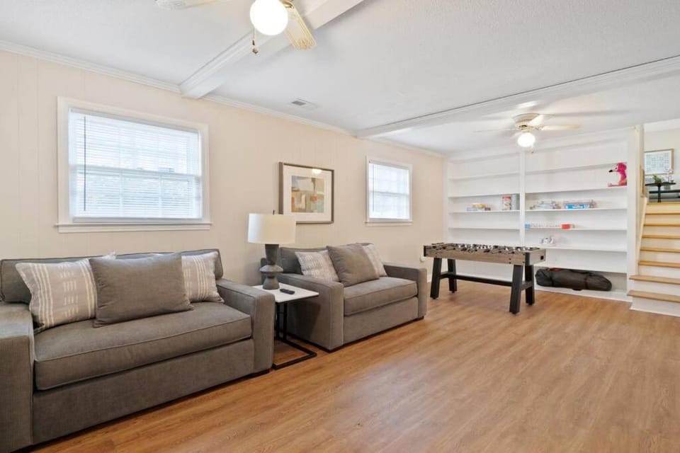 Charm of Southpark - 4 Beds & Backyard House in Charlotte