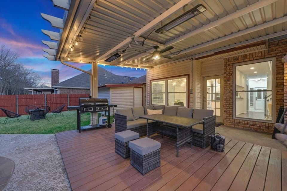 Glamorous 4BR 2B Home with Pool Game Room & Fire Pit House in Mesquite