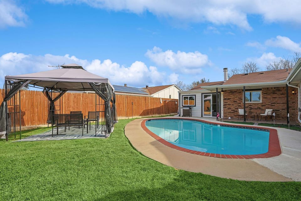 Charming 3BD 2BA Villa House in The Colony