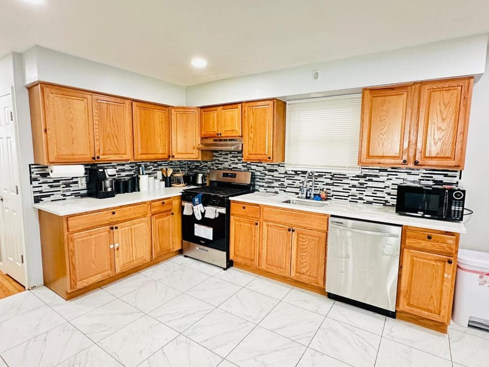 Lux NYC Stay 3Bed2Bath w parking House in Secaucus