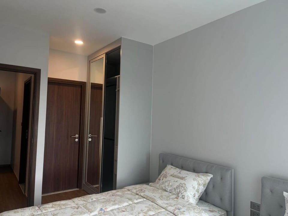Downtown Pool Apartment 2 Bedrooms 2 Bathrooms Free Outdoor Pool Free Gym Pool View Cooking Available Monthly Rental Available 6F Apartment in Chiang Mai