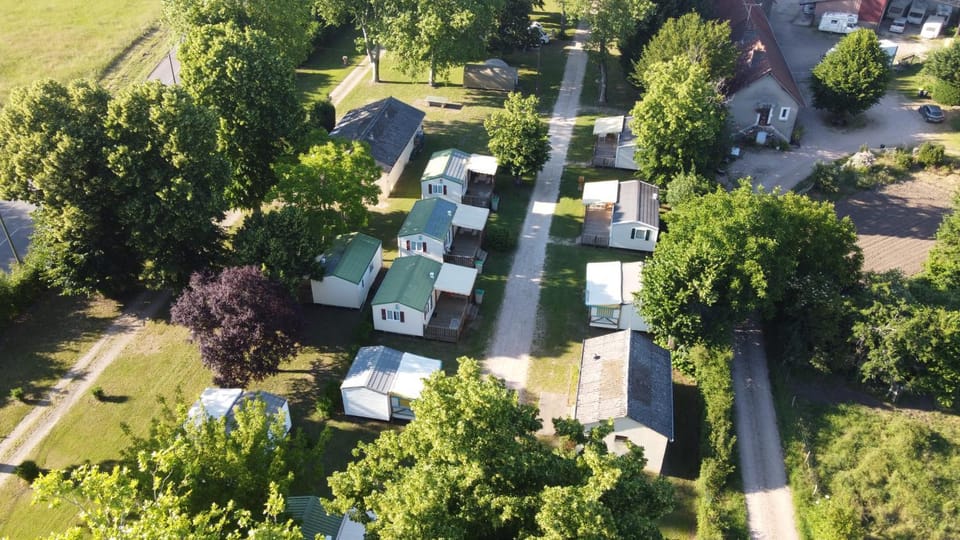 Camping Arquebuse Campground/ 
RV Resort in Jura