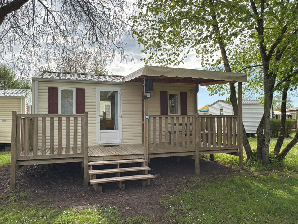 Camping Arquebuse Campground/ 
RV Resort in Jura