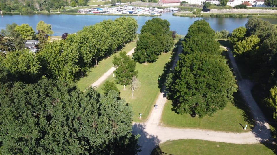 Camping Arquebuse Campground/ 
RV Resort in Jura