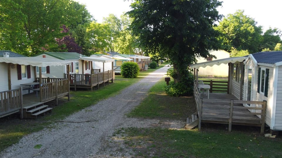 Camping Arquebuse Campground/ 
RV Resort in Jura