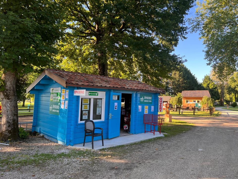 Camping Arquebuse Campground/ 
RV Resort in Jura