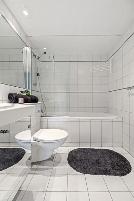 Bathroom, Bath
