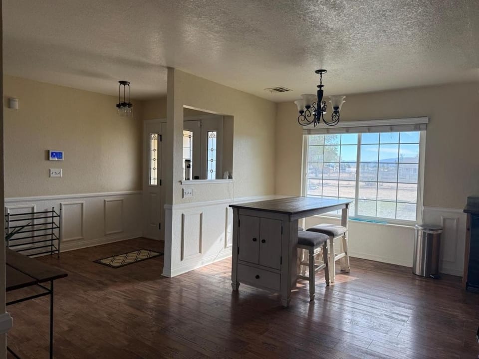 Seating area, Dining area