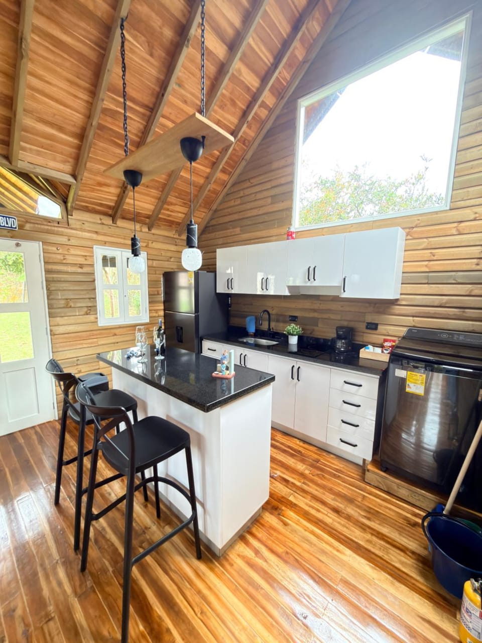 WOODEN HOUSE Hermoso alojamiento en Llanogrande Rionegro cerca a Medellín & Aeropuerto JMC House in Antioquia